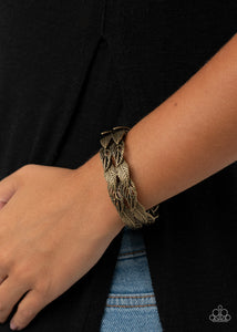 Its Five o FLOCK Somewhere - Overlapping Brass Textured Feather Charmed Stretchy Bracelet